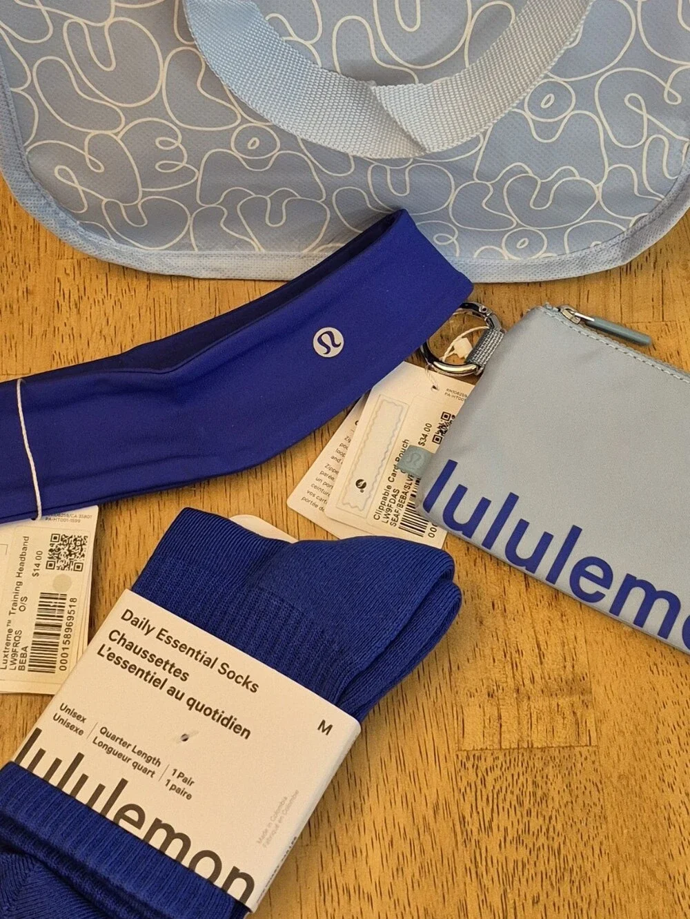 Lululemon SET Beach Ball Blue Card Pouch Socks Headband & Reusable Gift Bag